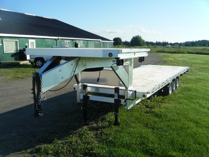 MGN28S-10 W/ PLATFORM ON TOP OF GOOSENECK & TOOL BOX